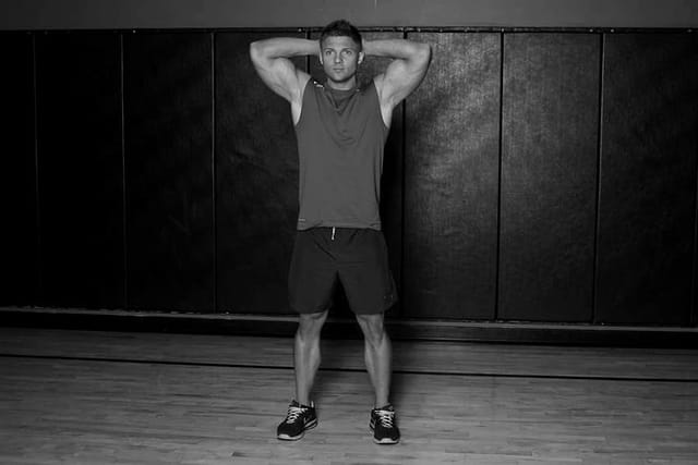 Bodyweight squat, start position